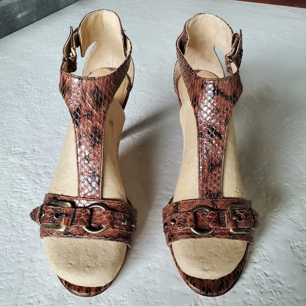 Via Spiga T-strap open toe high heel Size 9M Leather snake-print design.